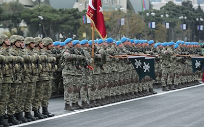 Det er ikke bare i Ukraina det skjer noe. Tyrkia og Syria har hatt konstruktivt møte i Moskva.