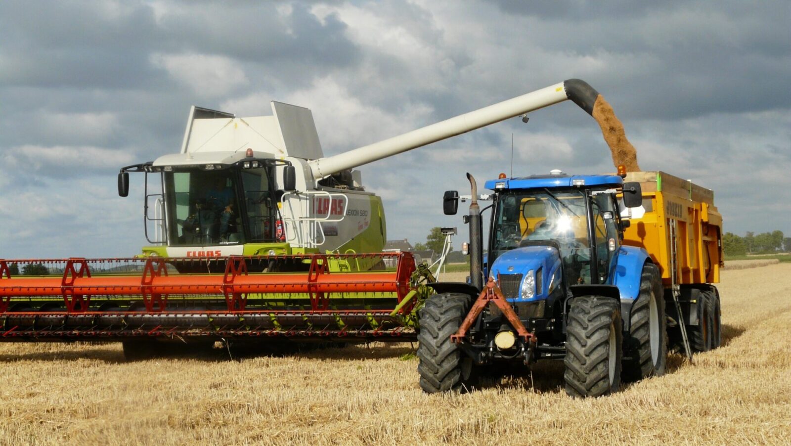 Bondeopprøret i Nederland og hovedstrømsmedias respons - I henhold til planer i EU, skal 30 prosent av gårder i Nederland stenges innen 2030 for at utslipp av nitrogen skal reduseres. Bøndene trues med ekspropirasjon om de er ulydige og produserer mat. Nederland blir ansett å være verdens nest største eksportør av mat, og Europas største eksportør av kjøtt. Bondeopprøret i Nederland og hovedstrømsmedias respons