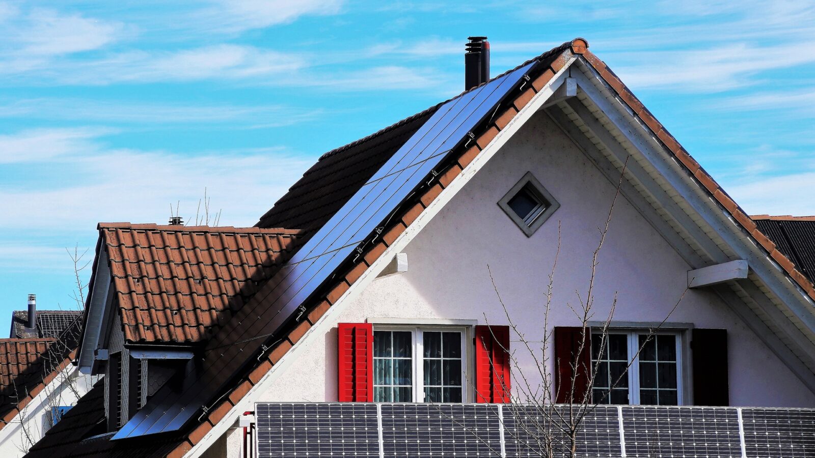EUs nye bygningsdirektiv - På ny skal vi trenges opp i et hjørne — på Stortingets vakt. Alle nybygg skal videre utstyres med solceller innen 2028.