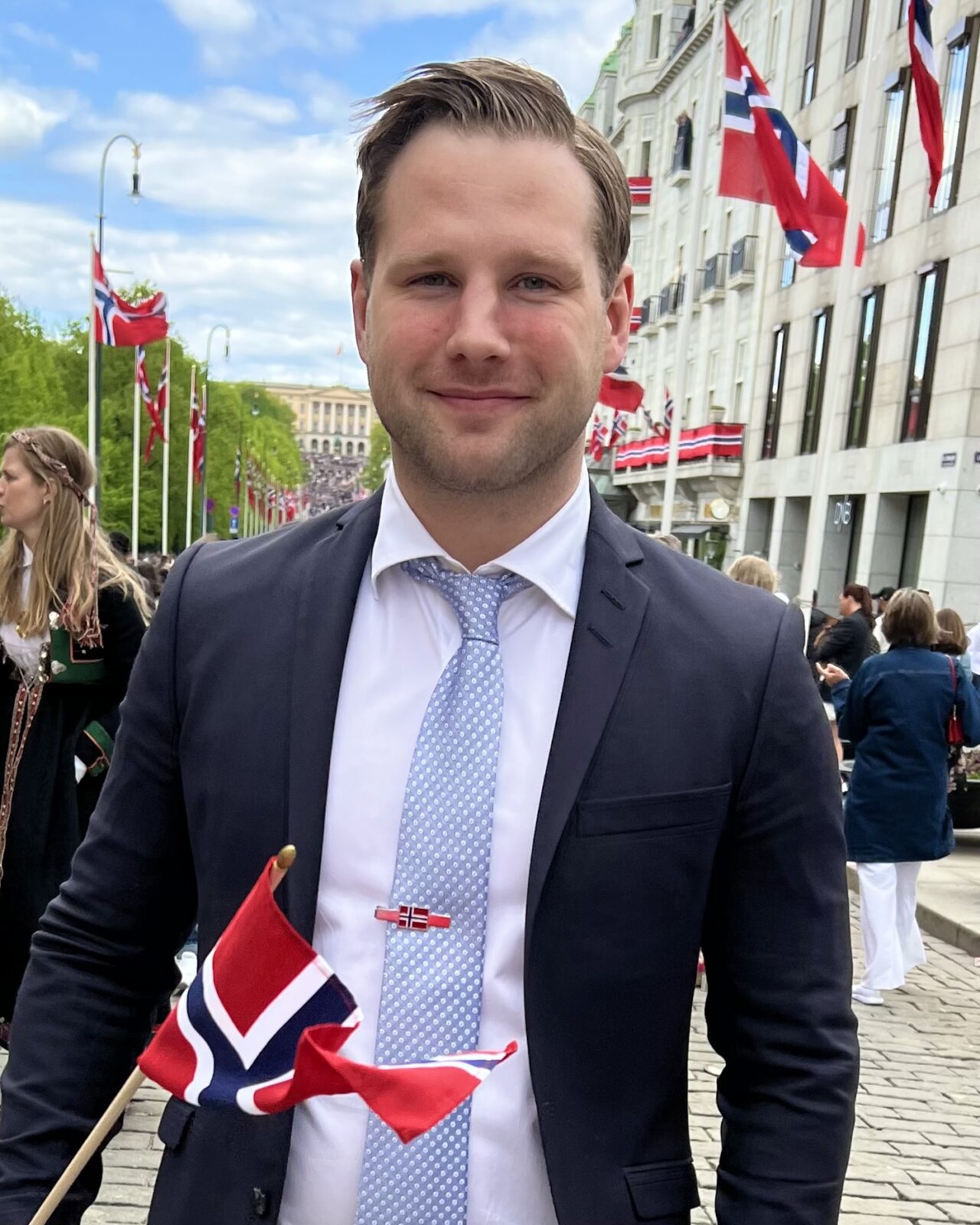 Marcus så håp for Norge da Geir tok over ND og er listetopp i Frogner - 1995-modellen Marcus Moltzau Christiansen er Norgesdemokratenes førstekandidat til bydelsutvalget for Frogner bydel i Oslo. Han er alltid åpen for en god diskusjon, og ønsker det beste for sin bydel og for Oslo. Derfor ønsker han å gjøre grep for å bedre byens fremtidsutsikter ogstyrke fremtidstroen. Marcus så håp for Norge da Geir tok over ND og er listetopp i Frogner